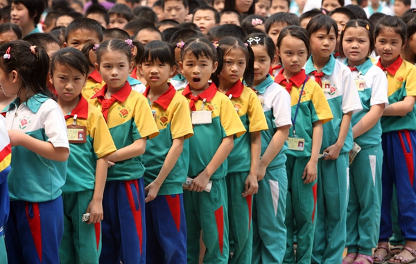 Social media buzz over the ugliness of Chinese school uniforms