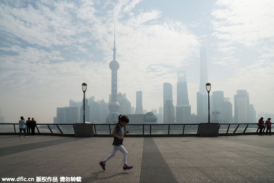 Heavy pollution envelops Shanghai