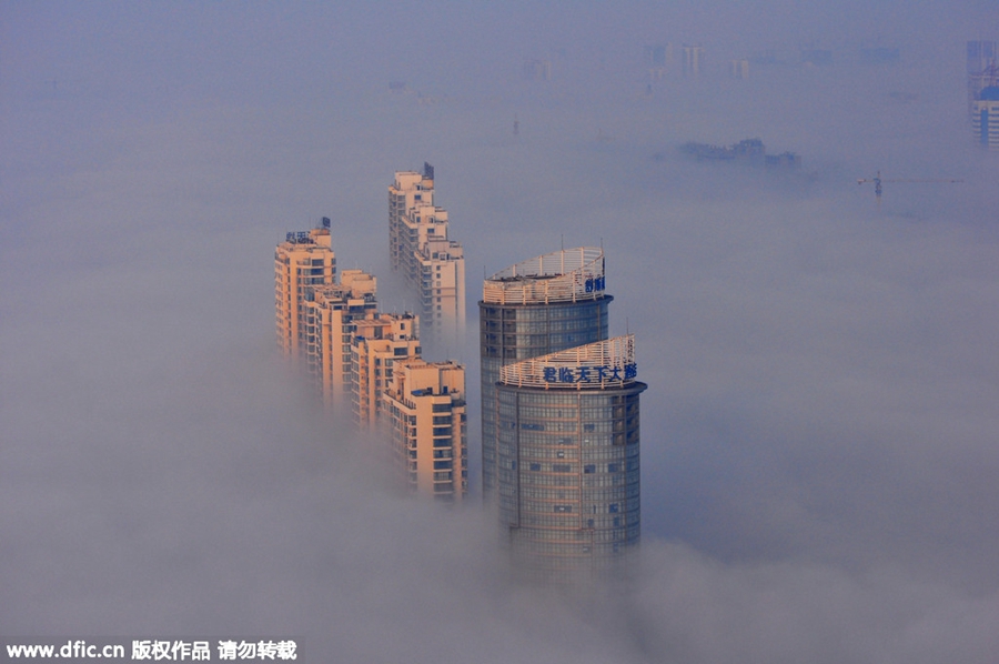 Smog envelops Rizhao skyline