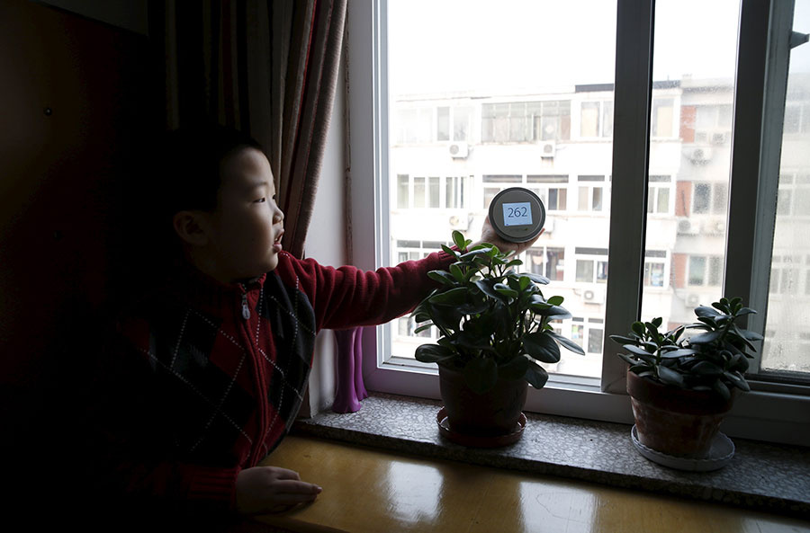 Life of a family amid Beijing's red alert smog