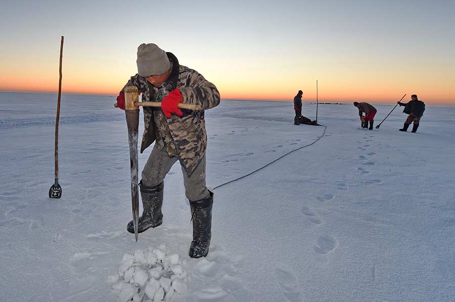 Traditional ice fishing techniques on display in Jilin province