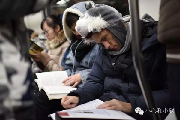 Young bookworms turn subway carriage into reading room