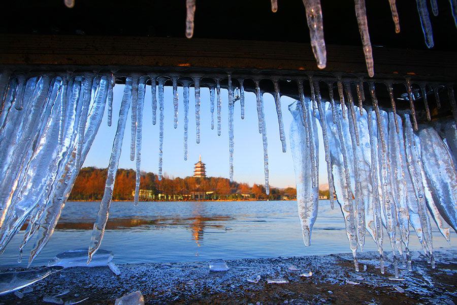 Cold snap brings joy and beauty to south China