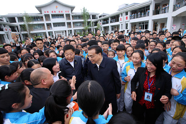 Premier Li stresses building solid schools and hospitals in Lushan