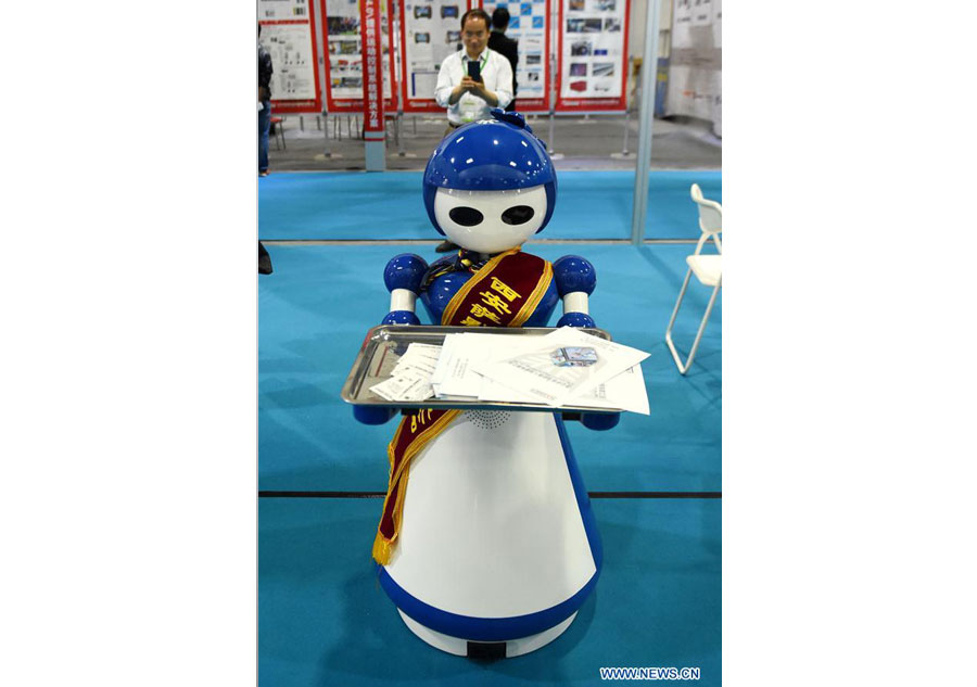 Robots dance, fight fire and serve meal at Henan expo