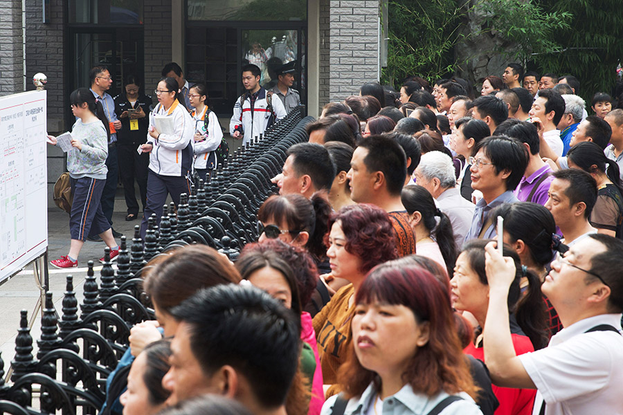 9 million students give the last shot as China's <EM>gaokao</EM> kicks off