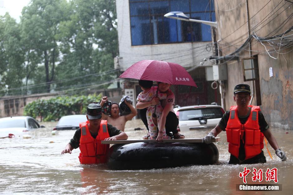 Yangtze River reaches flood stage for first time this year