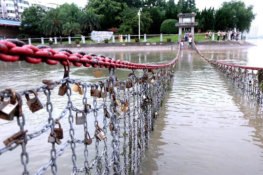 Yangtze River reaches flood stage for first time this year