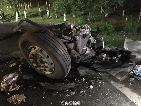 Bus rushes out of expressway in North China, 26 killed