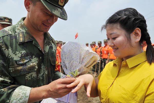 Wedding on a flooded frontline