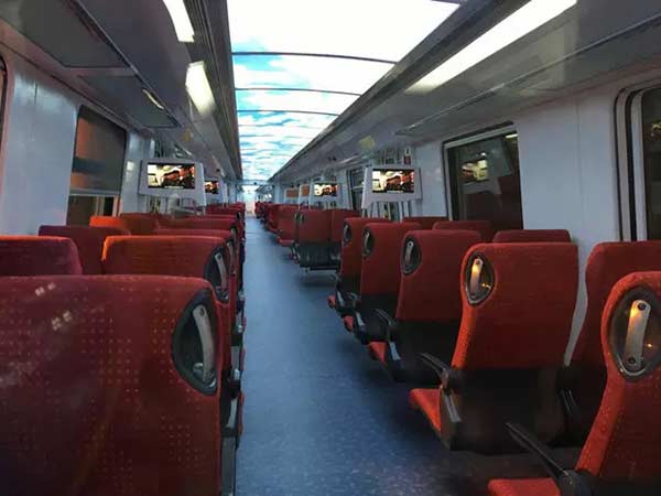 Shenzhen metro 'business class' is seen empty