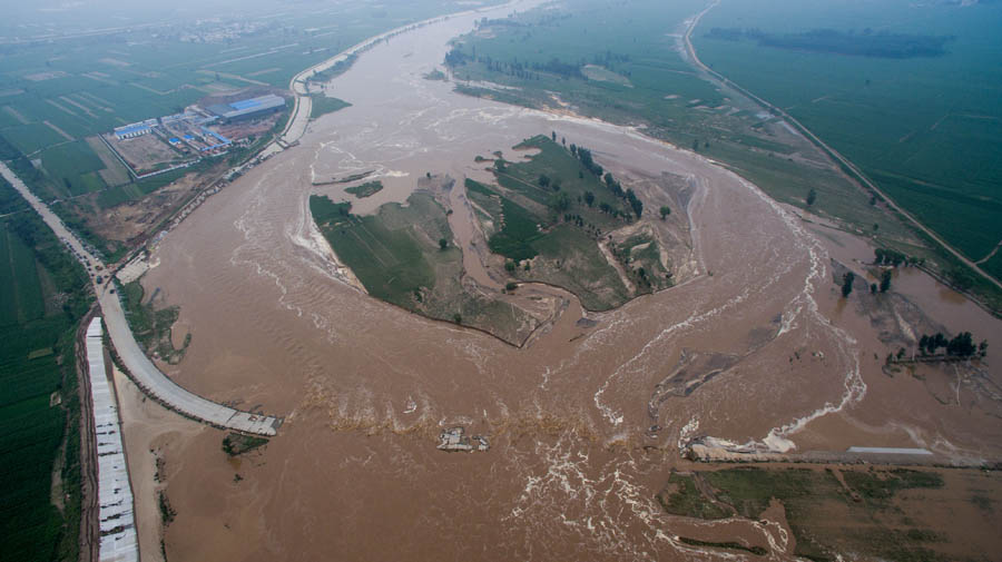 Flooding sweeps Hebei as rainstorm hits North China