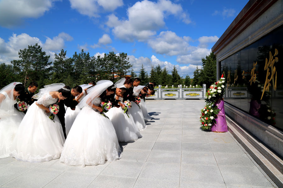 Tying knot at the border