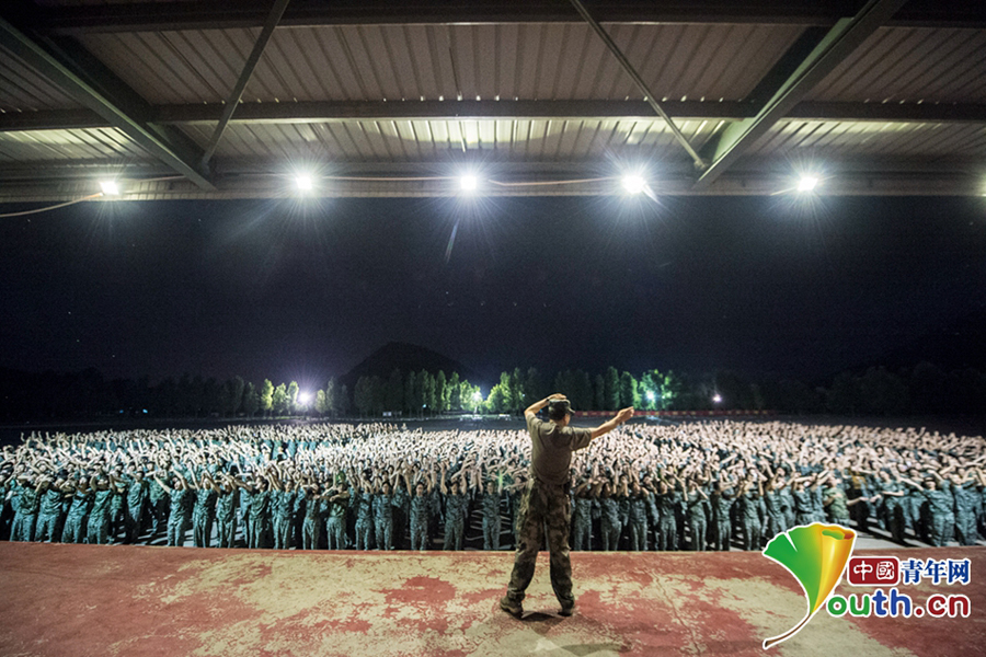 Chinese students receive military training