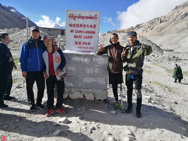 One-legged man cycles 2,800 km to reach Mount Qomolangma