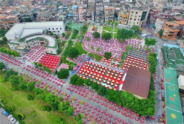 Grand banquet serves 20,000