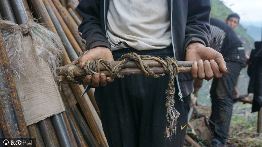 Villagers build ladder on cliff with 1,500 steel pipes