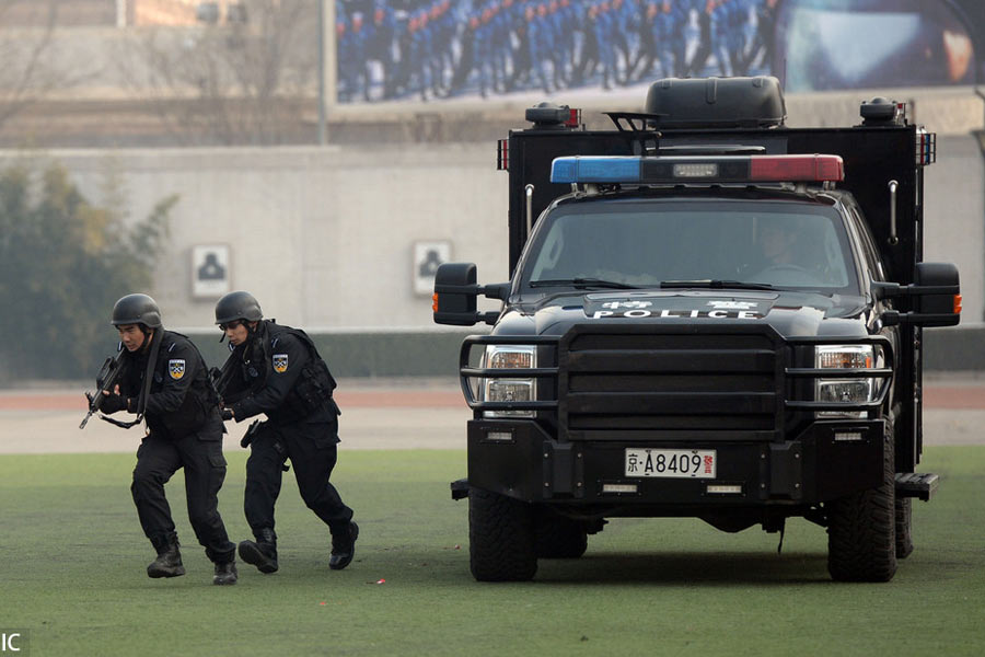 Aim, shoot, rescue: SWAT teams train in Beijing