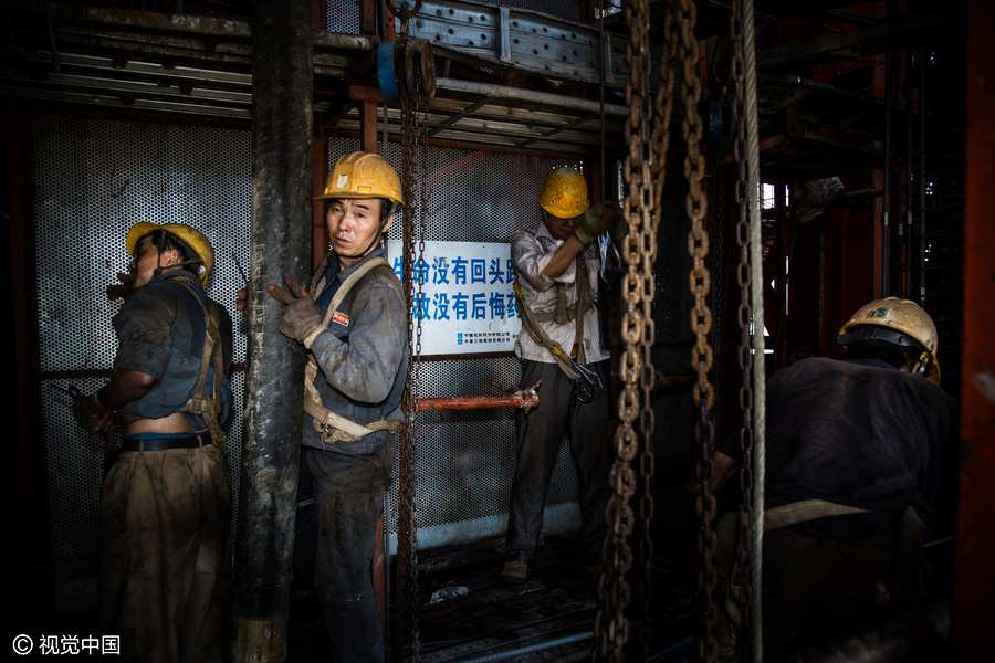 Workers behind Beijing's tallest building