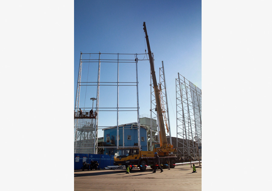 World's longest dust screen group being built in N China