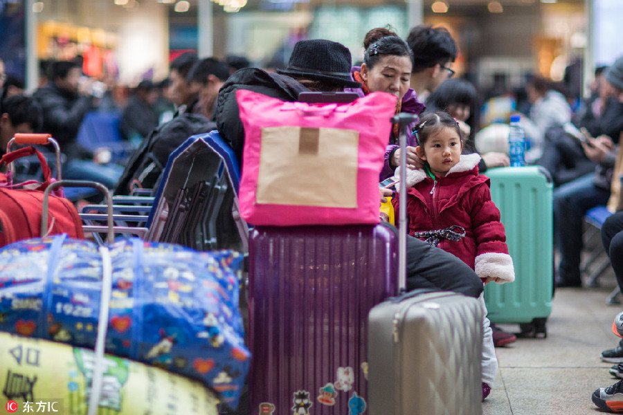 Spring Festival travel: Children head home