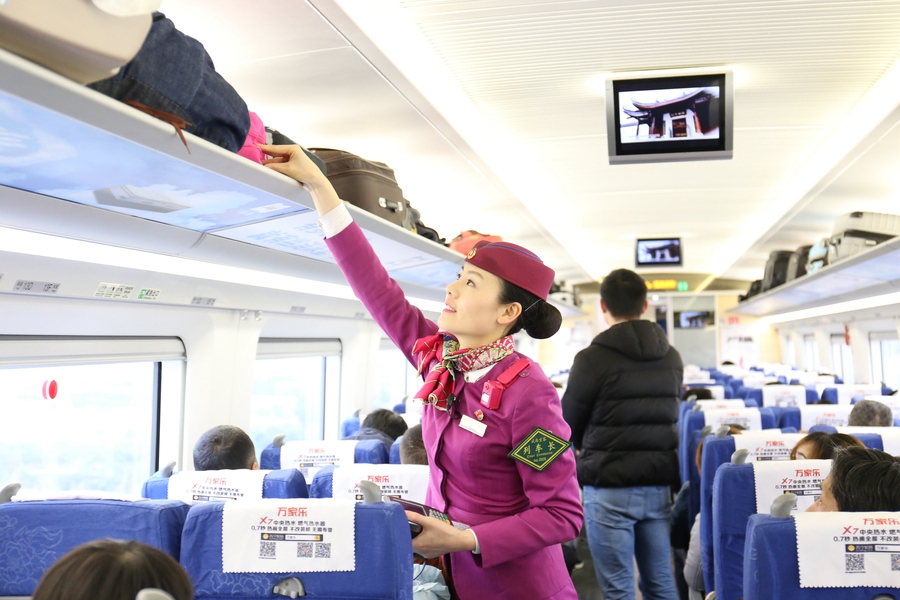 Chief conductor's day in the life during Spring Festival travel rush