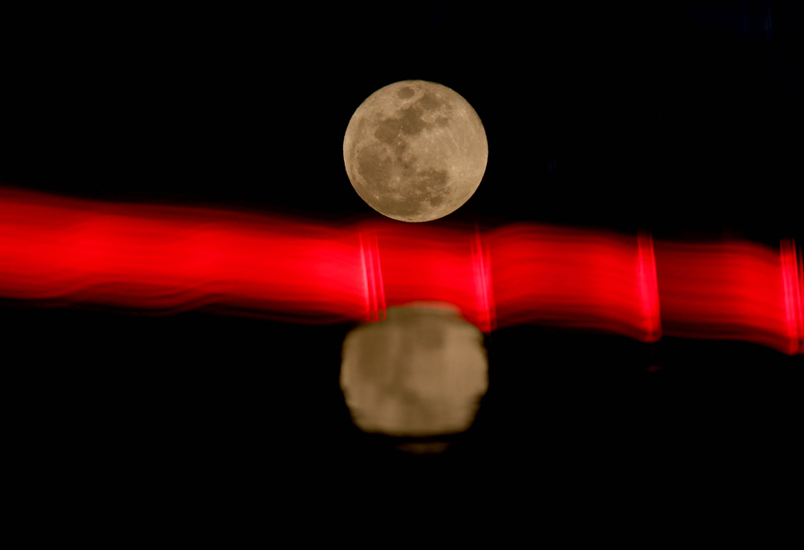 Full moon illuminates Lantern Festival across China