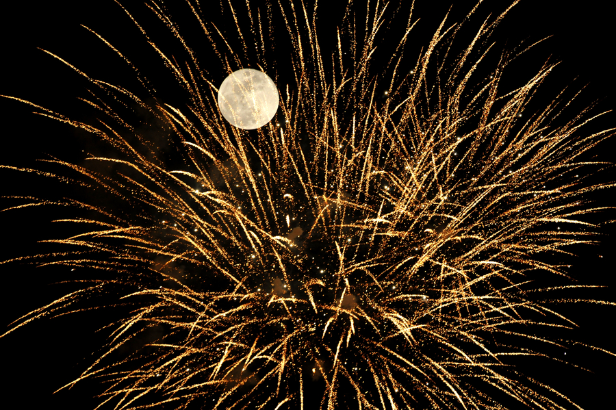 Full moon illuminates Lantern Festival across China