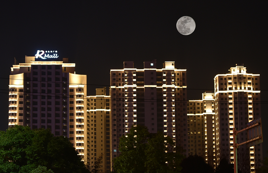 Full moon illuminates Lantern Festival across China