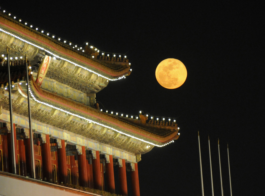 Full moon illuminates Lantern Festival across China