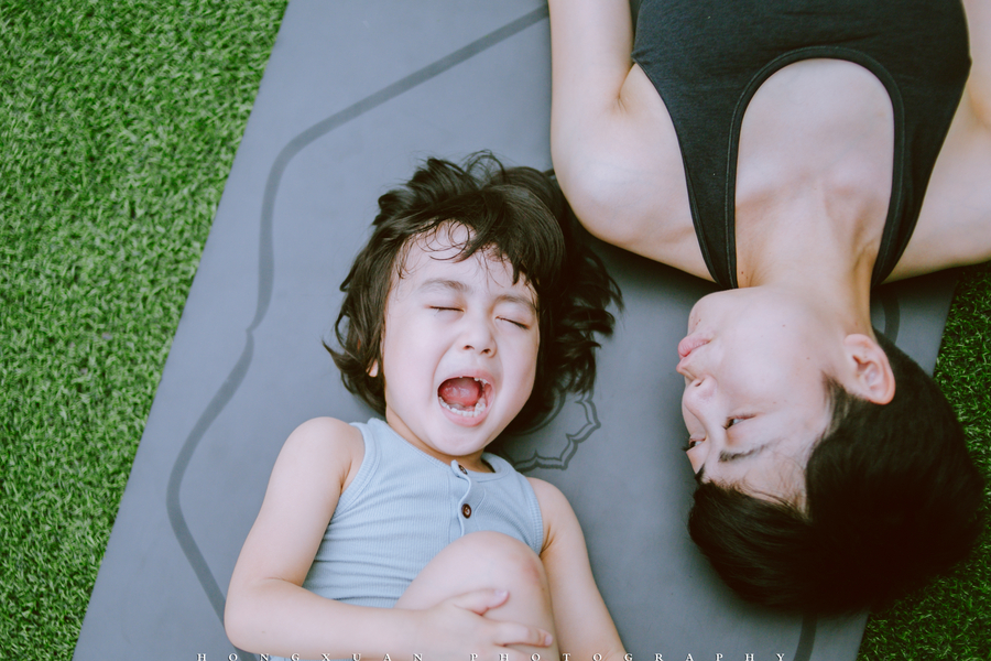 Little yogi practices yoga with 'guru' mother