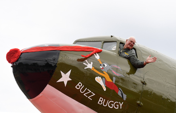 WWII-era plane pays tribute to Flying Tigers