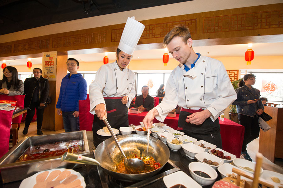 First foreigner-only hot pot contest held in Southwest China's Chengdu