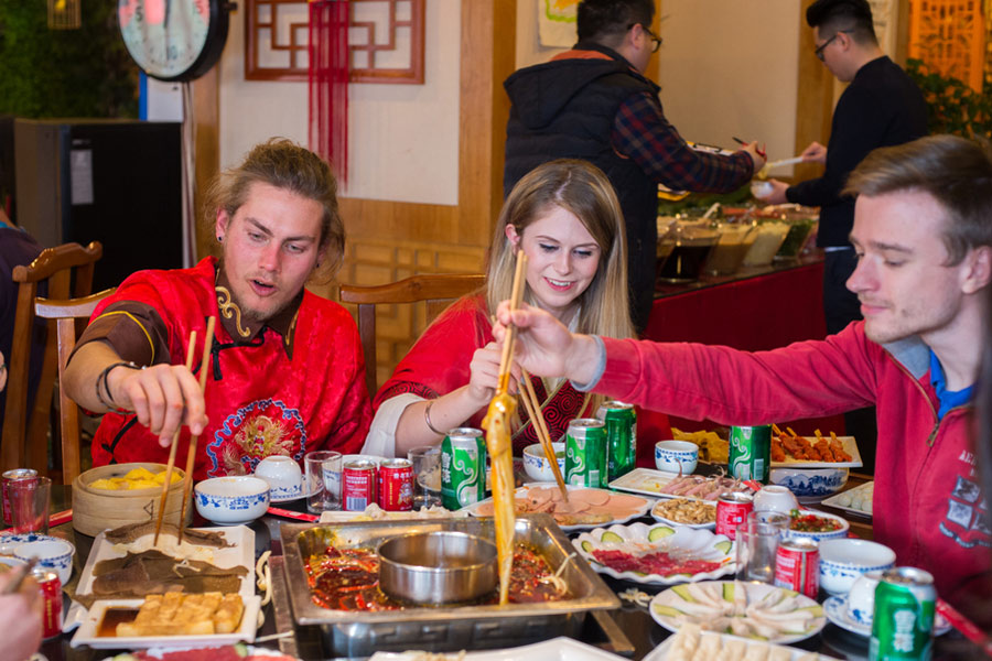 First foreigner-only hot pot contest held in Southwest China's Chengdu