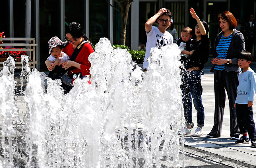 Shanghai sizzles in 120-year high heat