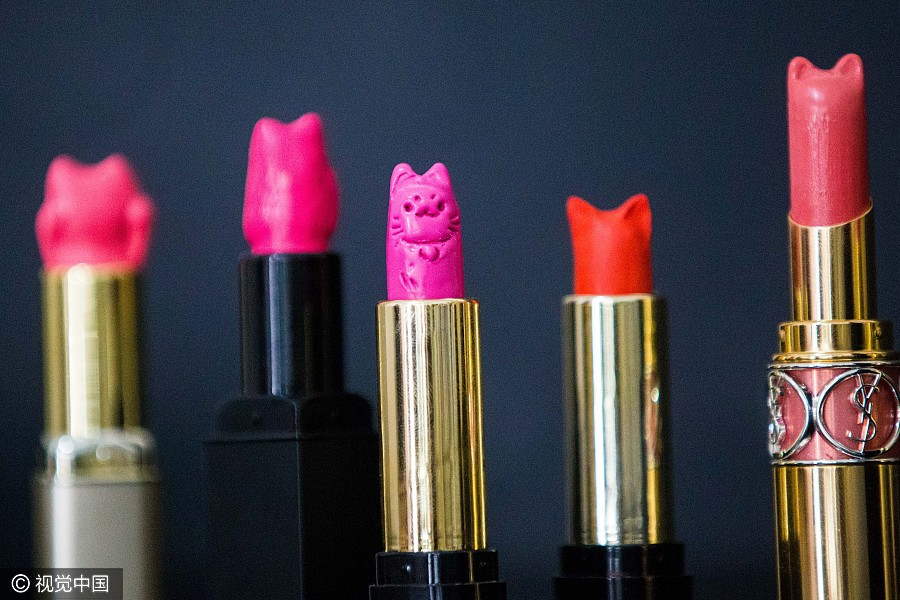 College student engraves cat lipstick for his girl