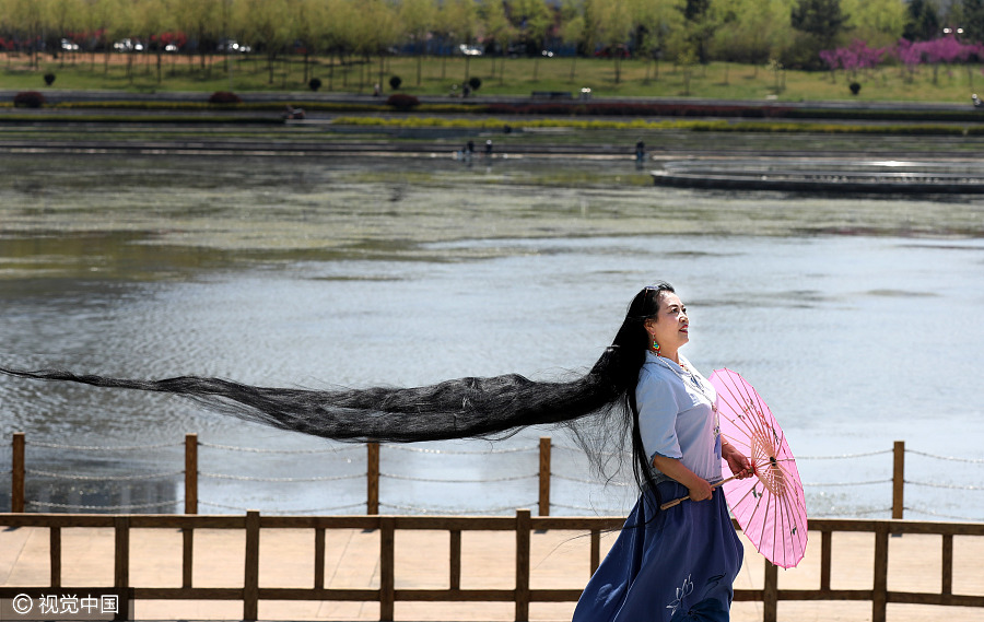 62-year-old woman keeps 3-meter-long hair