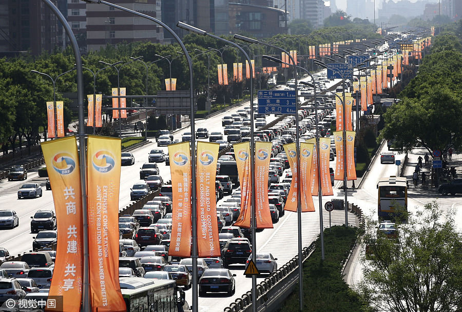 Flowers, posters greet Belt and Road forum in Beijing