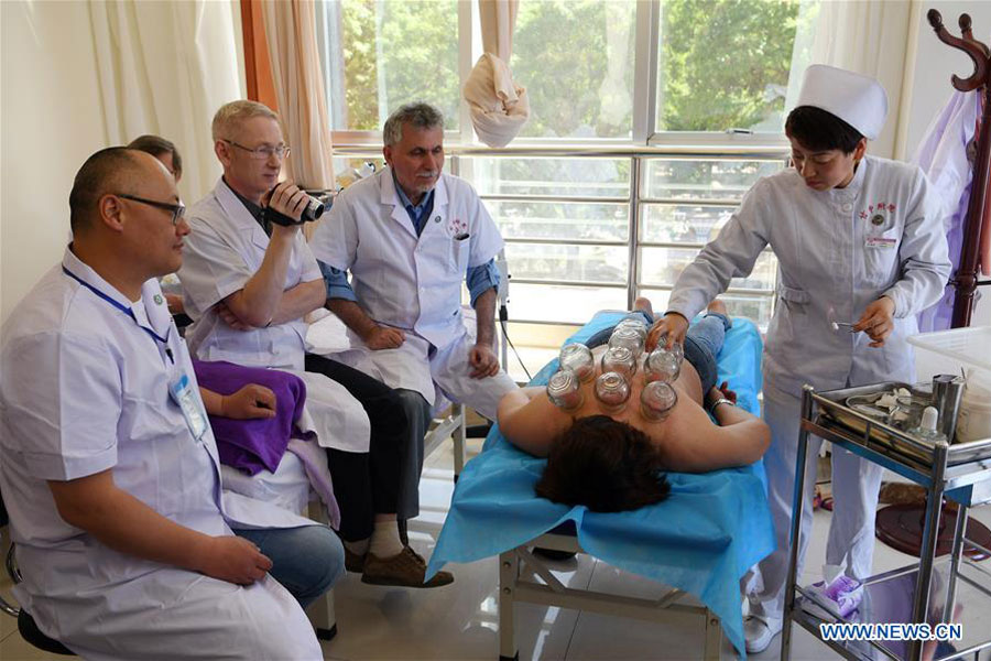 Russian medical workers attend training course of TCM in Lanzhou