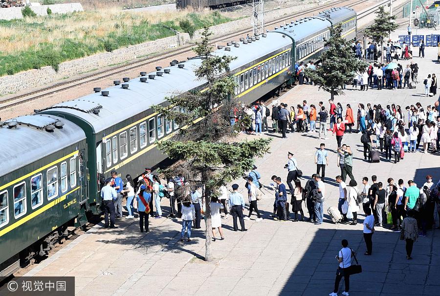 Special train takes students to <EM>gaokao</EM> exam site