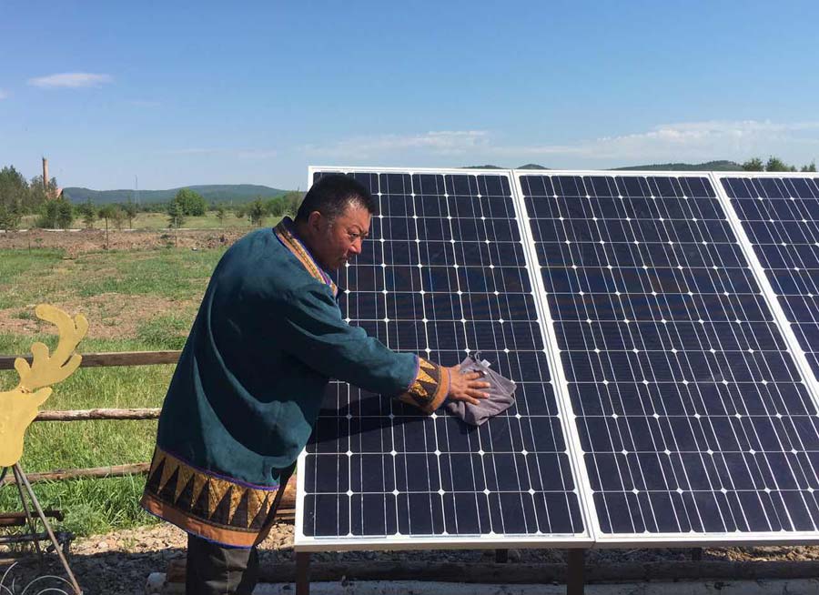 Chinese herdsmen find prosperity from reindeer tourism