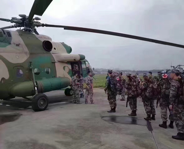 Soldiers and medical team arrive at landslide site for rescue operations