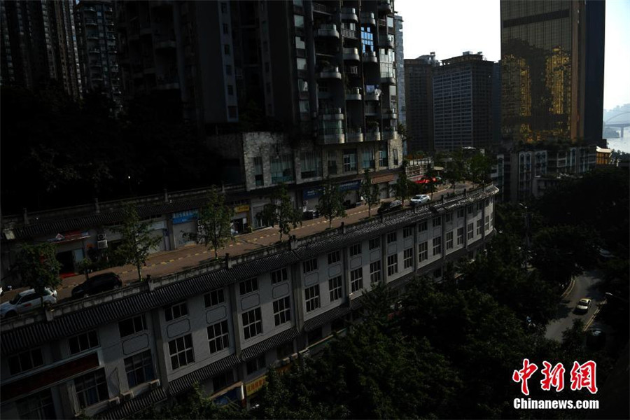 Chongqing's rooftop road raises eyebrows