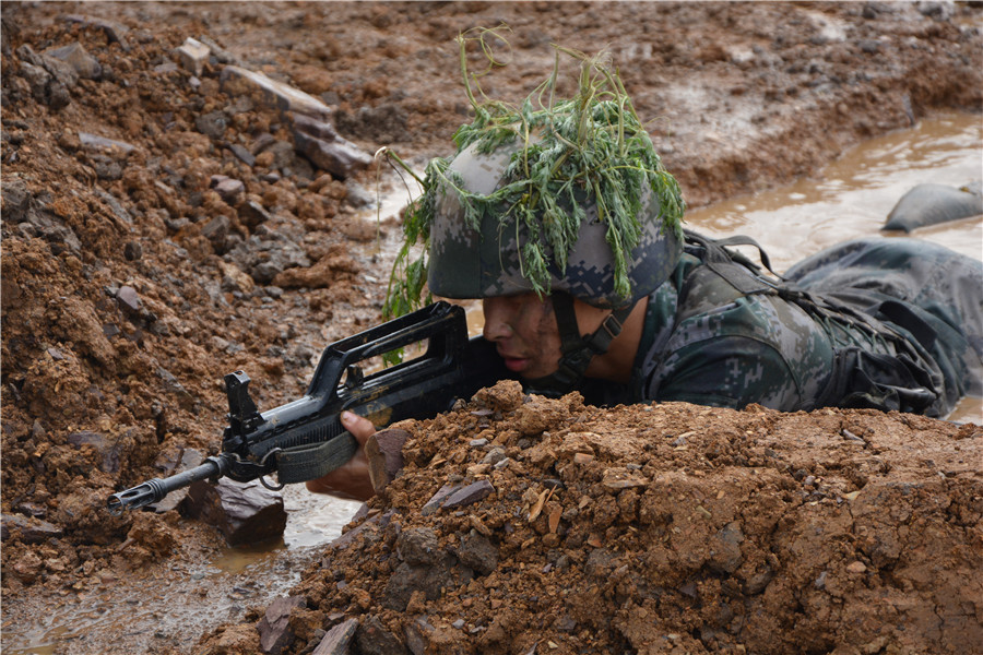 Soldiers carry out live-fire exercise in Northeast China