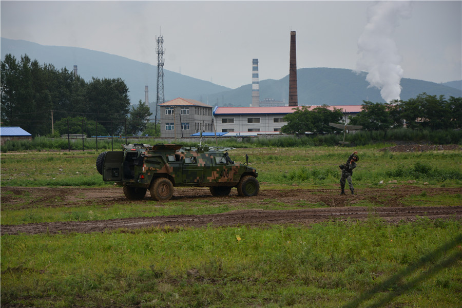 Soldiers carry out live-fire exercise in Northeast China