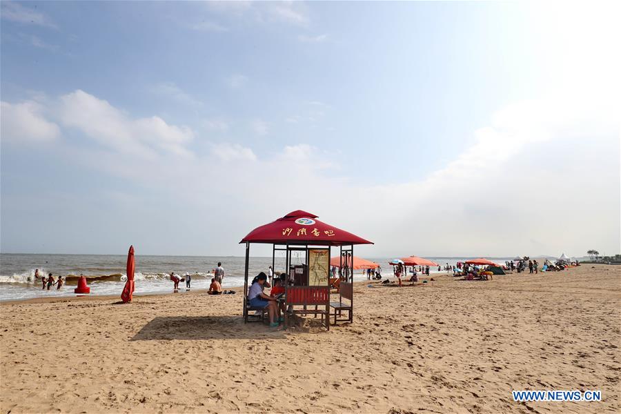 N China's Qinhuangdao sets up 6 book bars in beaches