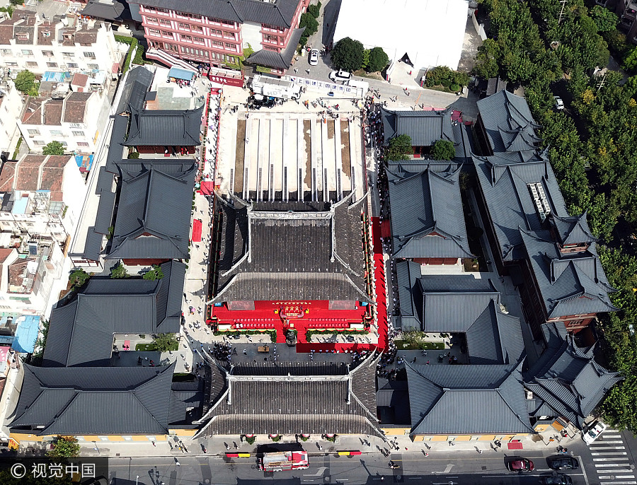 Shanghai temple on historic move