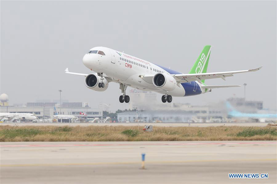 C919 makes first intercity flight