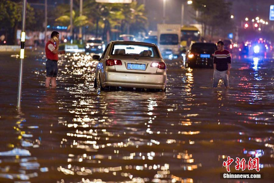 Heavy rains hit South China's Hainan province