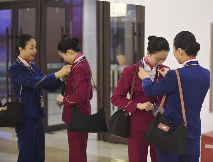 Daughter succeeds mother as flight attendant in China Southern Airlines